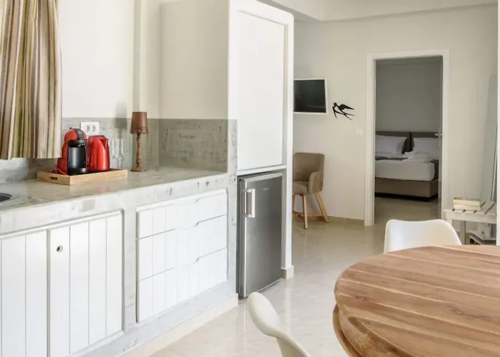 De_naxia Περίσσα